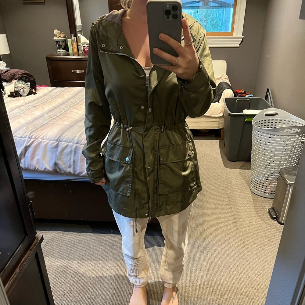 Green lightweight jacket